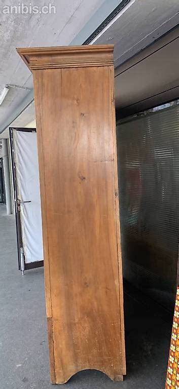 1 armoire ancienne clés Bois massif Canton Vaud anibis ch