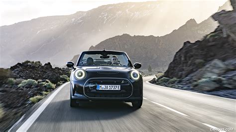 2023 MINI Cooper SE Convertible - Front | Caricos