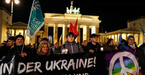 Berlin Ukraine Demo Hunderte erinnern an russischen Überfall