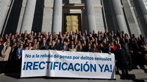 El Pp Se Concentra Frente Al Congreso Para Exigir A Irene Montero Que