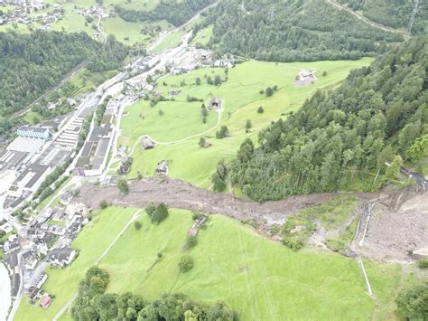 Der Schweizer Bauer Weitere Zerst Rung Im Erdrutsch Dorf Bef Rchtet