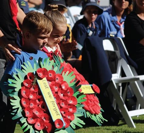 Anzac Day Ceremonies Images Pictures Bribie Island Brisbane The