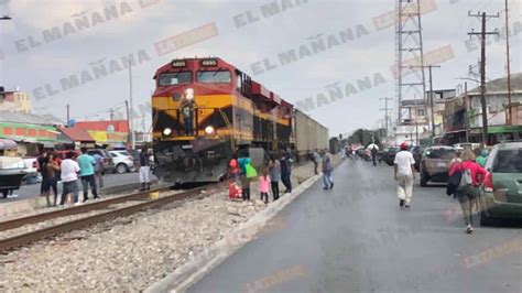 Trata De Ganarle Al Tren Quedan Madre E Hijos Lesionados