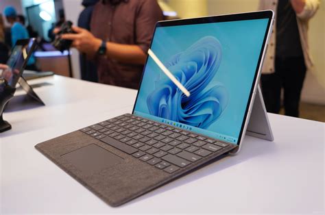 Microsoft представила три новых устройства серии Surface 2 фото