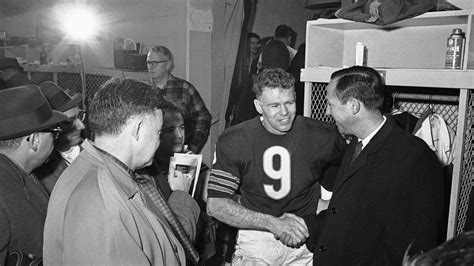 Bill Wade, QB of 1963 NFL Champion Bears, Dies at 85 – NBC Chicago