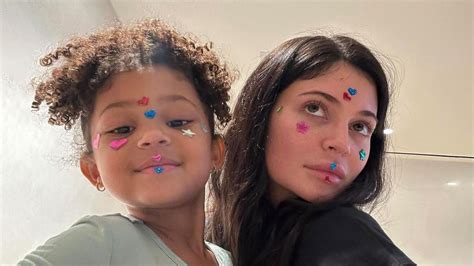 Kylie Jenners Daughter Stormi 4 Destroys Moms Bathroom With Crayon