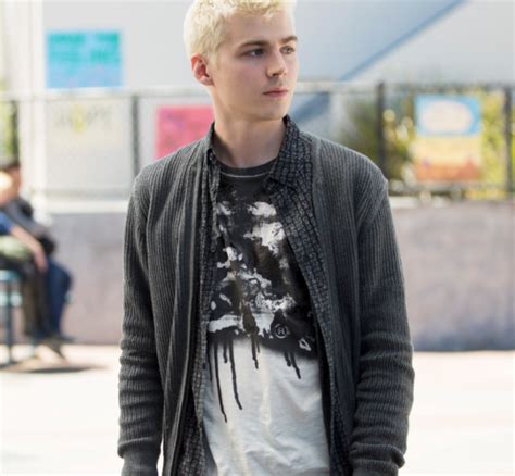 9 Facts About 13 Reasons Why Star Miles Heizer J 14