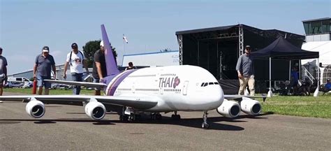 From Airbus A380 to Boeing 747 - The World's Biggest RC Planes