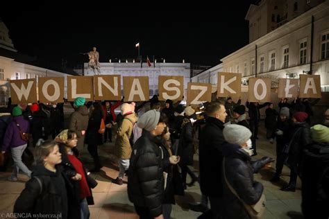 Protest Na Piotrkowskiej Lex Czarnek Uczniowie Rodzice I