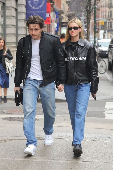 Photo Brooklyn Beckham Et Sa Compagne Nicola Peltz Se Baladent Main