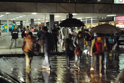 Chuva Forte Volta A Fazer Parte Da Paisagem Em Bras Lia E Causa