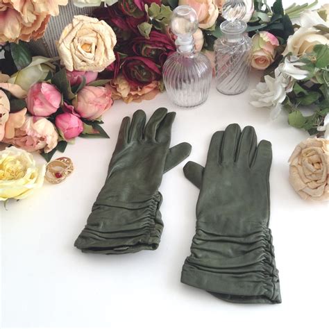 Vintage Alexandra Bartlett Green Leather Gloves With Wrist Gathers