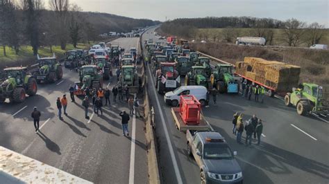 Blocage Des Agriculteurs Manifestation Des Taxis Alain Delon Plac