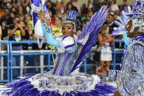 Rực rỡ sắc màu tại lễ hội hóa trang Rio Carnival Photo