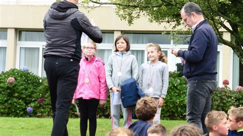 Le cross des CM1 CM2 avec les 6èmes 5èmes Ecole Saint Joseph La