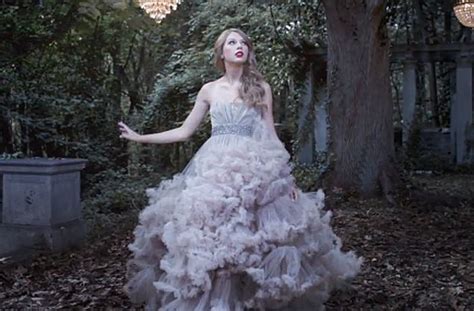 Daydream Stars: Designer Says Taylor Swift Wonderstruck Dress Is His ...