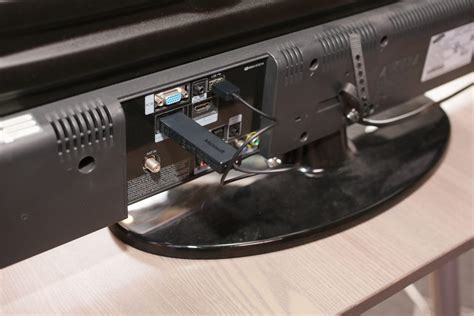 Microsoft's Adapter beams your laptop screen to your TV (pictures) - CNET