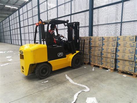 Godrej Diesel Forklift For Lifting Wheel Loader At ₹ 750000piece In