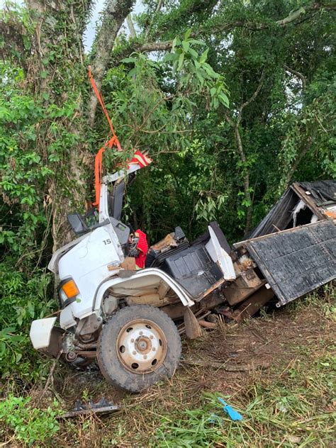 Acidente caminhão em Herval dOeste mata dois homens