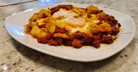 Huevos Fritos Con Chorizo