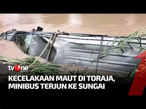 Sebuah Mobil Terjun Ke Sungai Berarus Deras Evakuasi Berlangsung