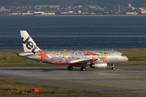 ジェットスターアジア Airbus A320 9V JSH 関西国際空港 航空フォト by manzoさん 撮影2015年08月15日