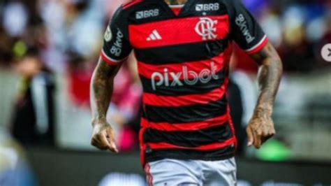 Prestes A Ser Pai Jogador Do Flamengo Engata Affair Jovem Que