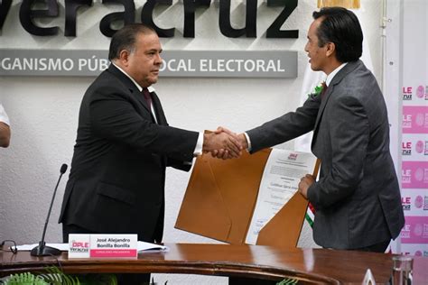 Entrega Ople Constancia De Mayor A A Cuitl Huac Garc A Jim Nez Como