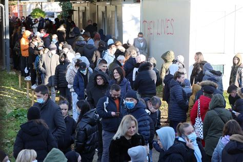 FOTO Ogromni Redovi Za Testiranje Na Hripavac U Zagrebu NACIONAL HR