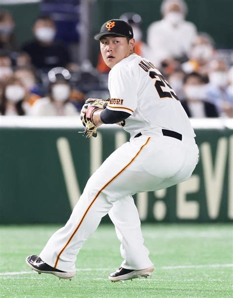 巨人岡本和真「なんもせぇへんすよ。変わったことは」自主トレ プロ野球写真ニュース 日刊スポーツ