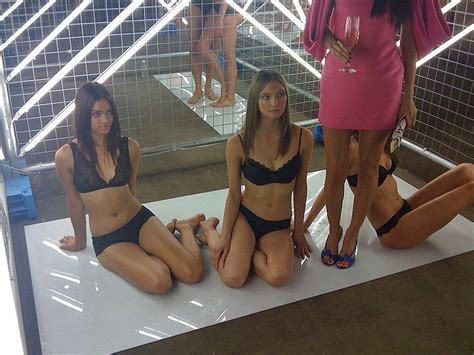 Naked Shanina Shaik Added 07 19 2016 By Gwen Ariano