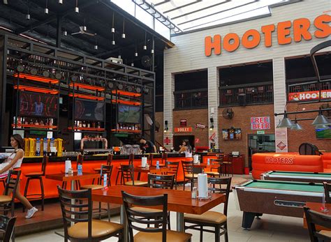 7 Reasons Hooters Locations Are Disappearing