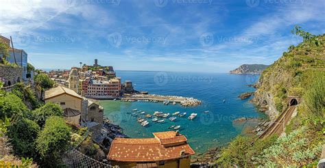 Panorama over the historic coastal village of Manarola 14602363 Stock ...