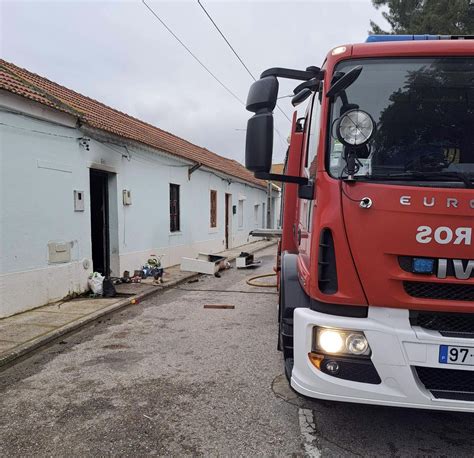 Incêndio danifica habitação na Tapada Jornal O Almeirinense