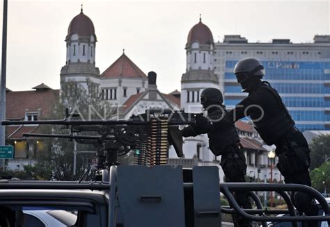 SIMULASI PENANGANAN TERORISME ANTARA Foto