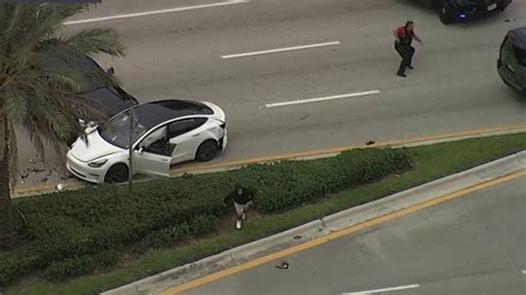 Live A Police Chase Unfolds Through The Streets Of South Florida