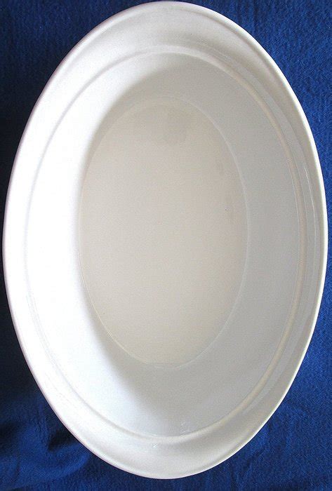 Corning Ware French White Stoneware Large 4 Quart Oval Casserole With