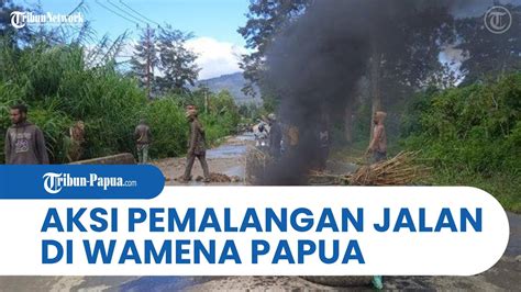 BREAKING NEWS Warga Honelama Gelar Aksi Pemalangan Dan Bakar Ban Di