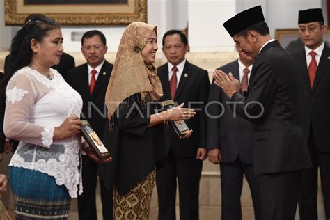 Penganugerahan Gelar Pahlawan Nasional Antara Foto