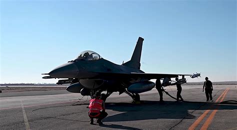 Video Of F 16 Fighting Falcons Hot Pit Refueling Shows How Predators Feed On The Go Autoevolution