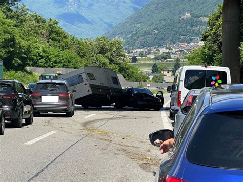 Incidente sullA2 la strada è stata chiusa e poi riaperta RSI