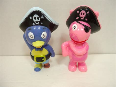 The Backyardigans Pirate Ship Boat Tub Toy Pablo Uniqua Figures