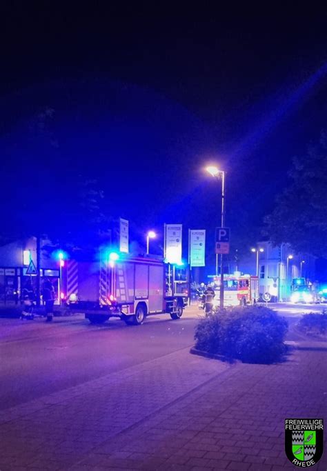 Feuer Mit Menschenleben In Gefahr Feuerwehr Rhede