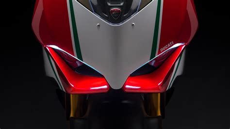 Ducati Panigale V4: A New Opera