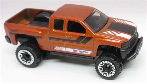 Hot Wheels Hot Trucks Chevy Silverado Off Road Universo Hot Wheels