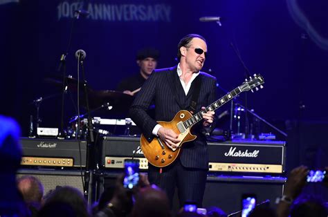 Two Amazing Guitarists Joe Walsh And Joe Bonamassa Shop Together [photo]