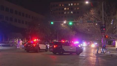 Apd Officers Point Guns At Good Samaritan Trying To Help Downtown Austin Shooting Victim Fox 7