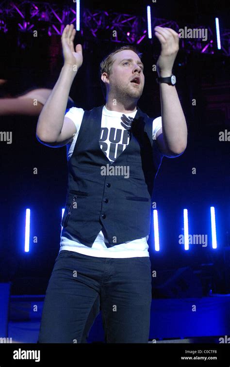 Ricky Wilson The Kaiser Chiefs Performing At Teenage Cancer Benefit