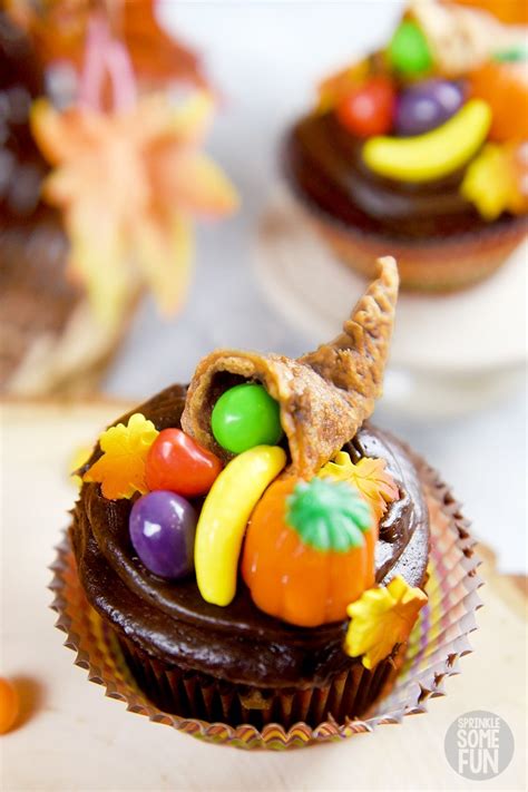 Thanksgiving Cupcakes with Cornucopia Toppers ⋆ Sprinkle Some Fun