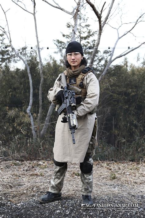 Survival Game Fashion Snap Girls Guys And Guns Pose For Chic Airsoft